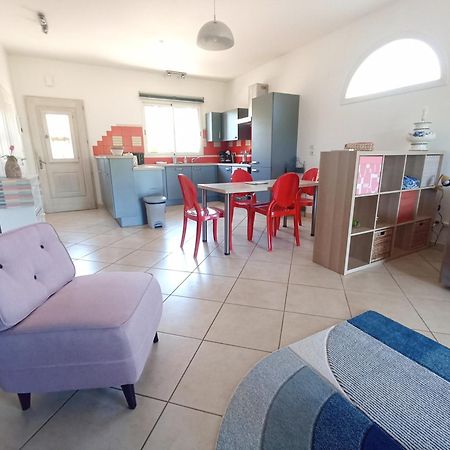 Sous Les Pins Gites Et Chambres D'Hotes 라론드레모레 외부 사진