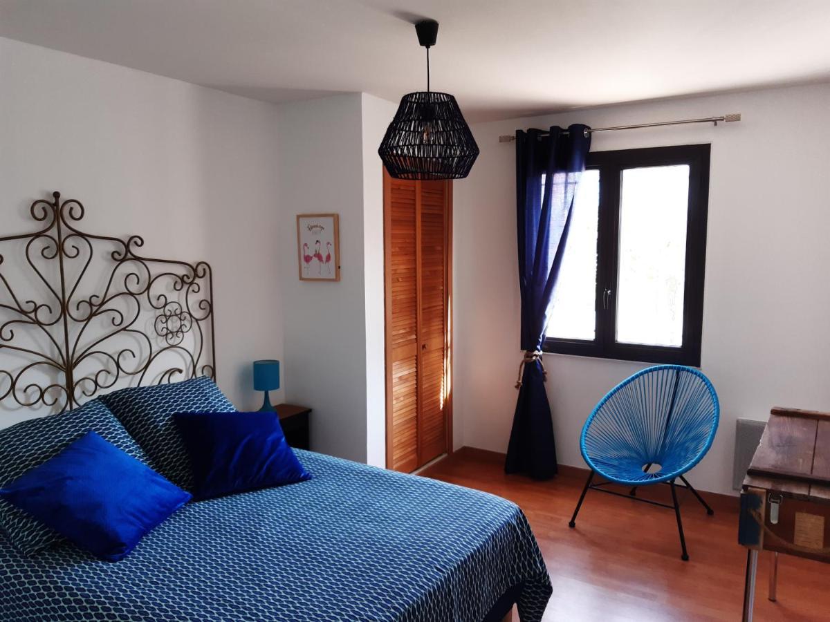 Sous Les Pins Gites Et Chambres D'Hotes 라론드레모레 외부 사진