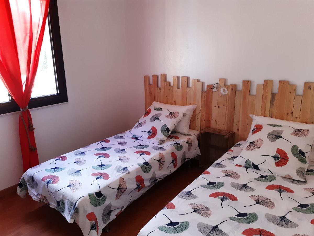 Sous Les Pins Gites Et Chambres D'Hotes 라론드레모레 외부 사진