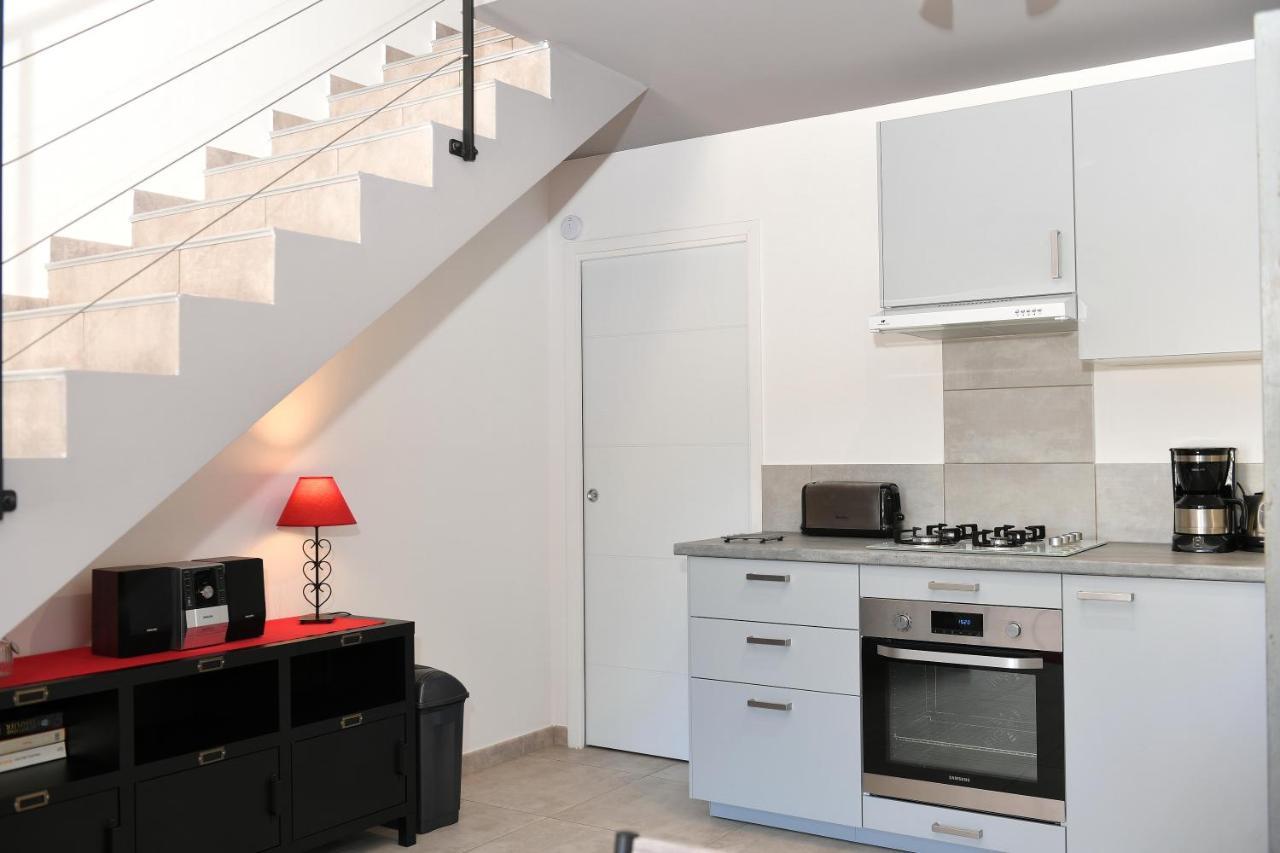 Sous Les Pins Gites Et Chambres D'Hotes 라론드레모레 외부 사진