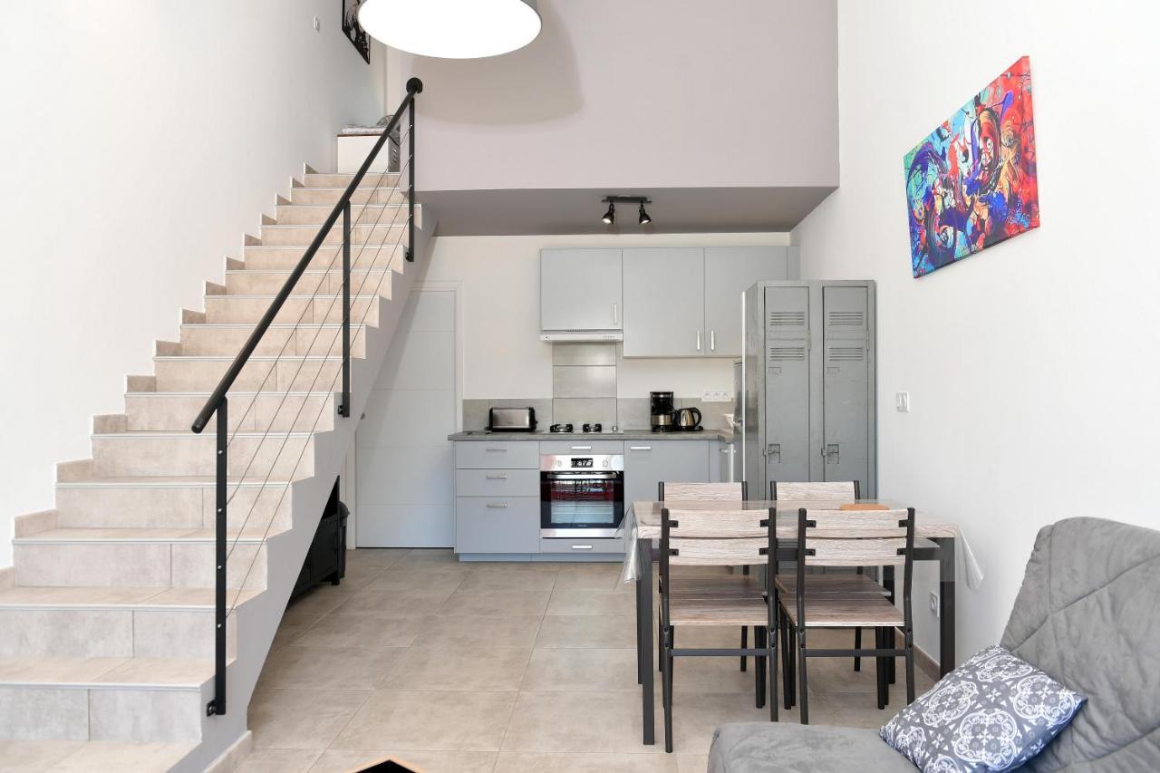 Sous Les Pins Gites Et Chambres D'Hotes 라론드레모레 외부 사진