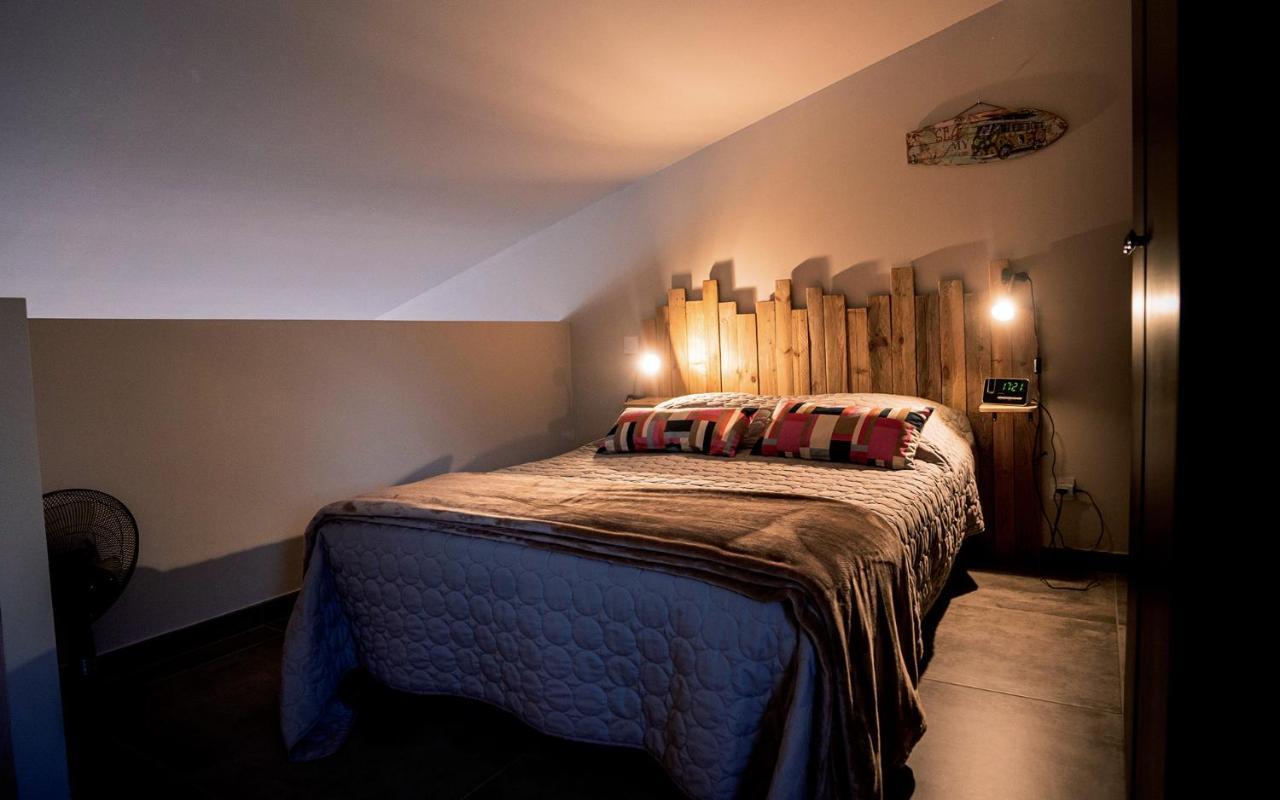 Sous Les Pins Gites Et Chambres D'Hotes 라론드레모레 외부 사진