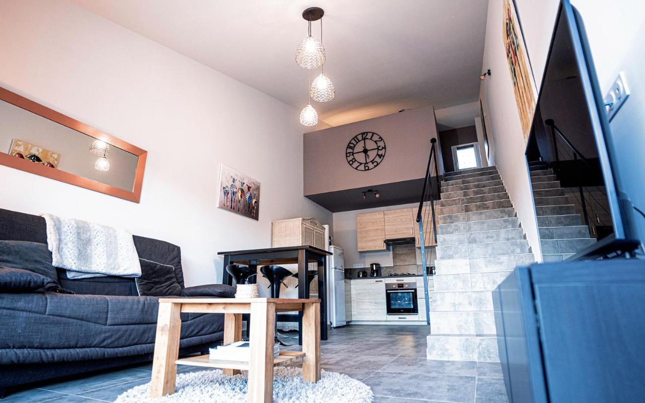 Sous Les Pins Gites Et Chambres D'Hotes 라론드레모레 외부 사진
