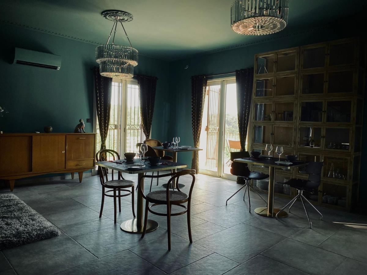 Sous Les Pins Gites Et Chambres D'Hotes 라론드레모레 외부 사진
