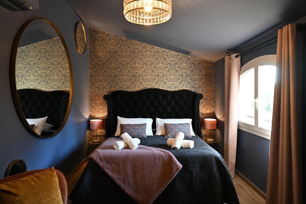 Sous Les Pins Gites Et Chambres D'Hotes 라론드레모레 외부 사진