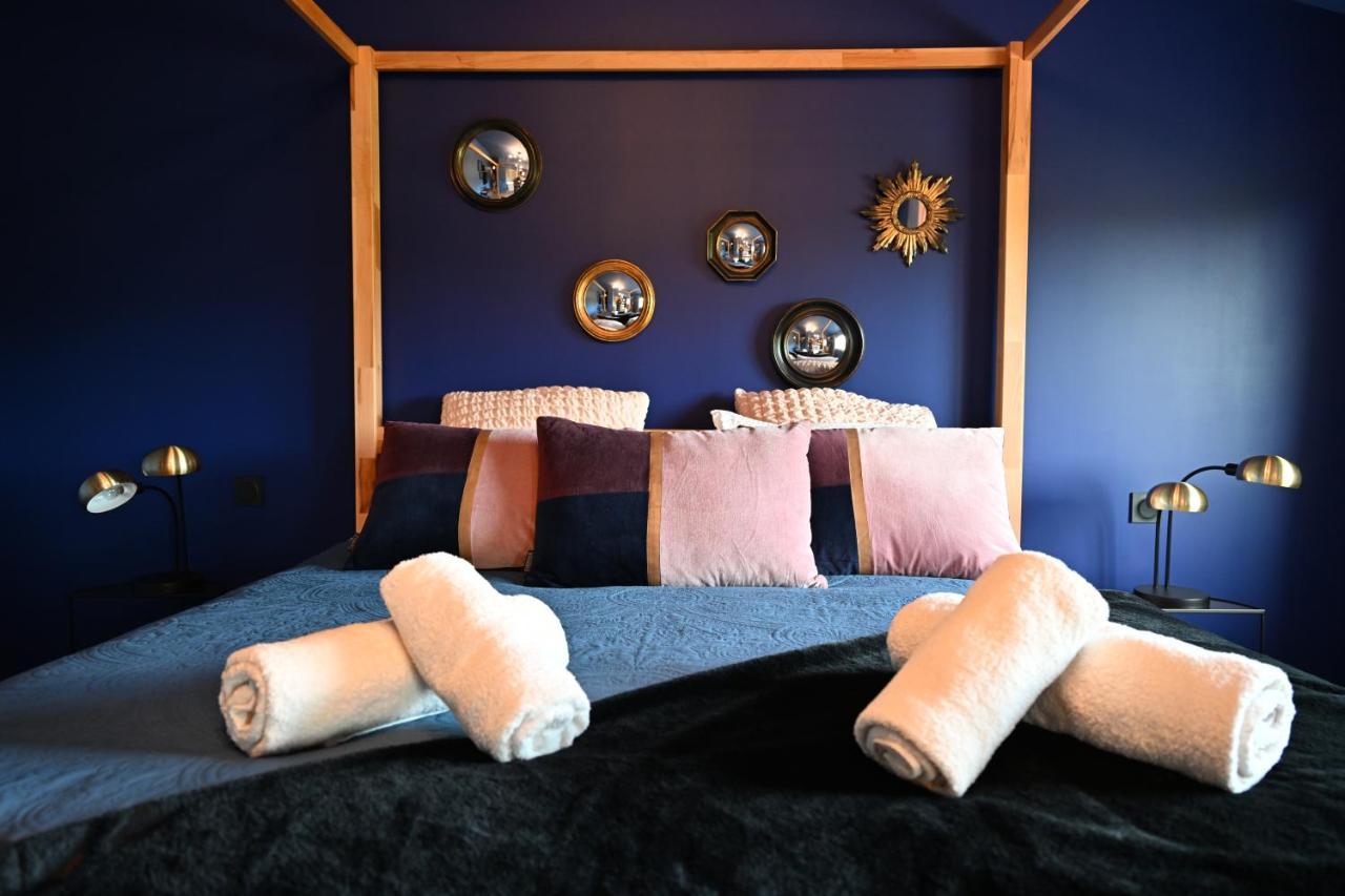 Sous Les Pins Gites Et Chambres D'Hotes 라론드레모레 외부 사진