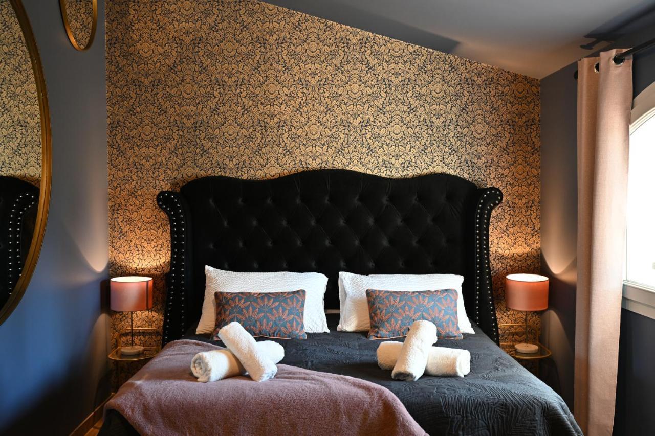 Sous Les Pins Gites Et Chambres D'Hotes 라론드레모레 외부 사진