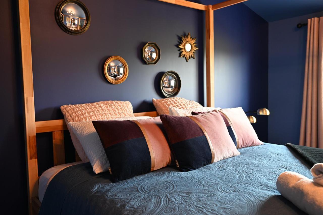 Sous Les Pins Gites Et Chambres D'Hotes 라론드레모레 외부 사진