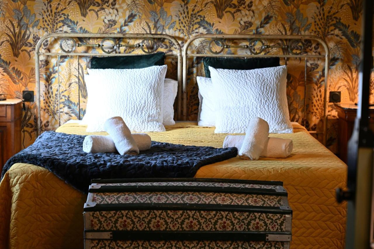 Sous Les Pins Gites Et Chambres D'Hotes 라론드레모레 외부 사진