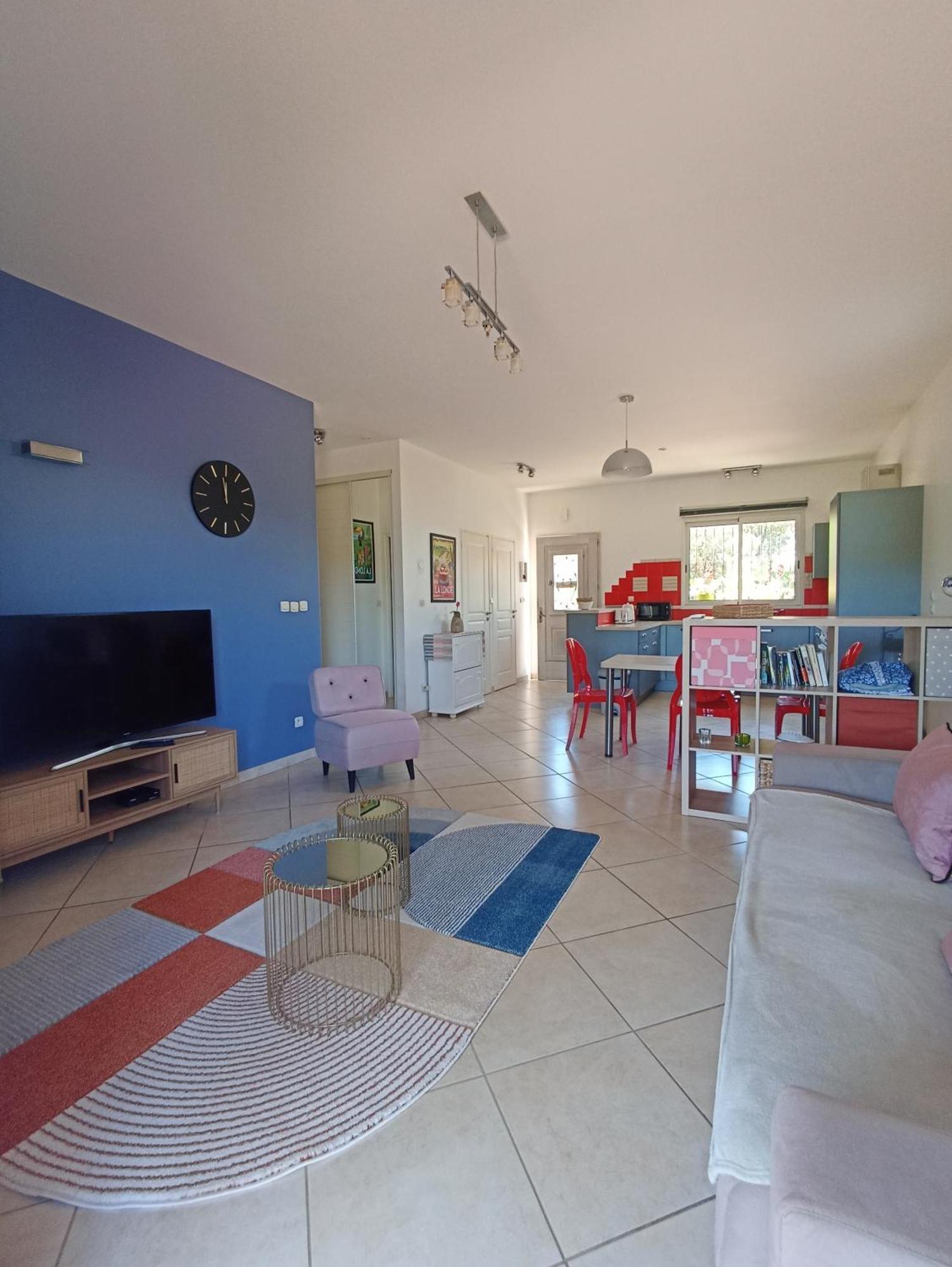 Sous Les Pins Gites Et Chambres D'Hotes 라론드레모레 외부 사진