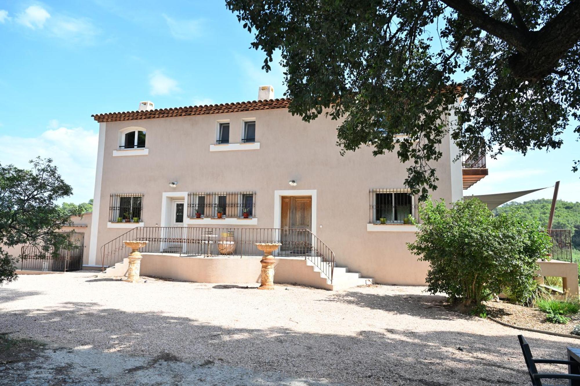 Sous Les Pins Gites Et Chambres D'Hotes 라론드레모레 외부 사진