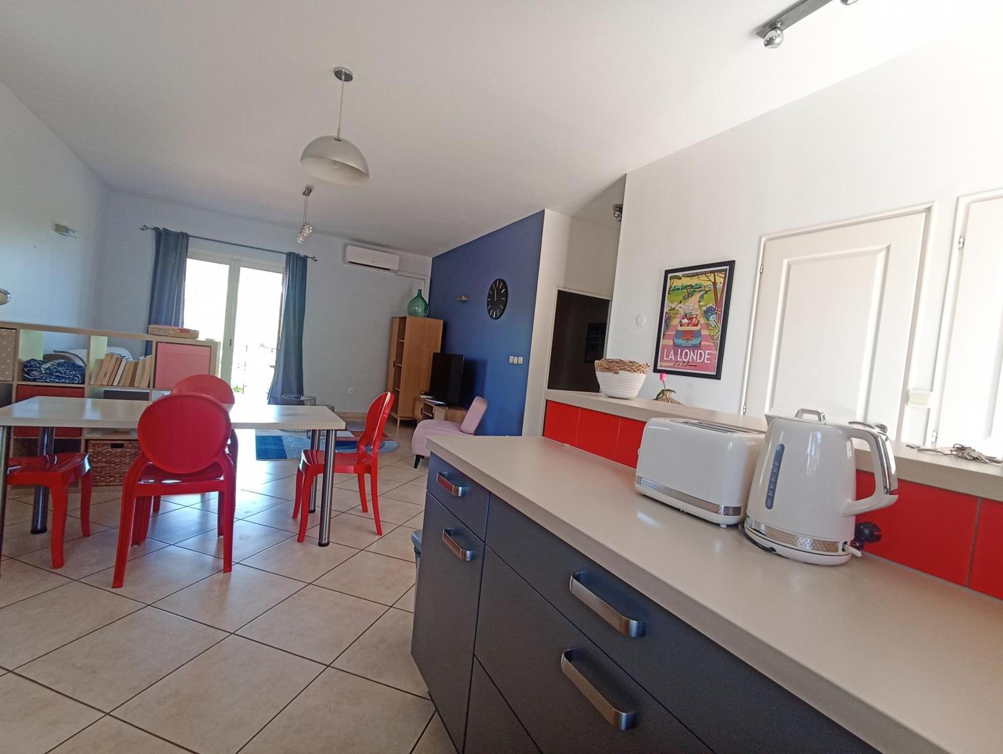 Sous Les Pins Gites Et Chambres D'Hotes 라론드레모레 외부 사진