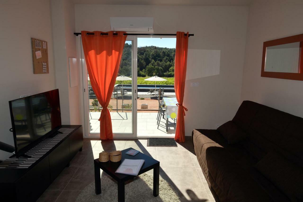 Sous Les Pins Gites Et Chambres D'Hotes 라론드레모레 외부 사진