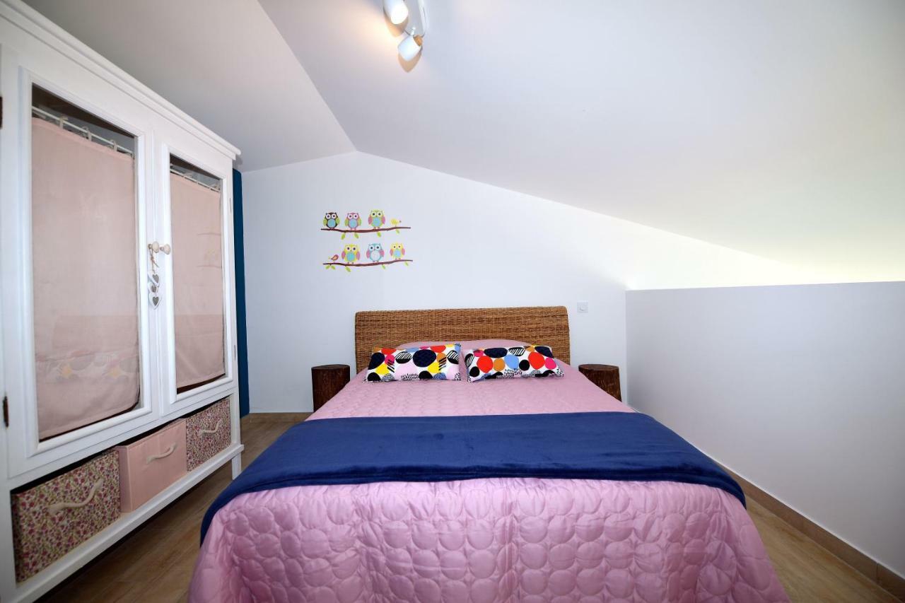 Sous Les Pins Gites Et Chambres D'Hotes 라론드레모레 외부 사진