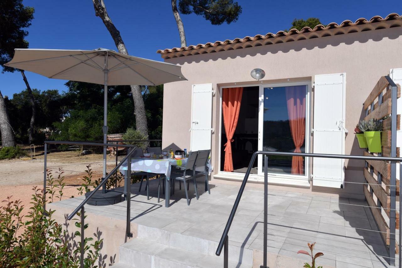 Sous Les Pins Gites Et Chambres D'Hotes 라론드레모레 외부 사진