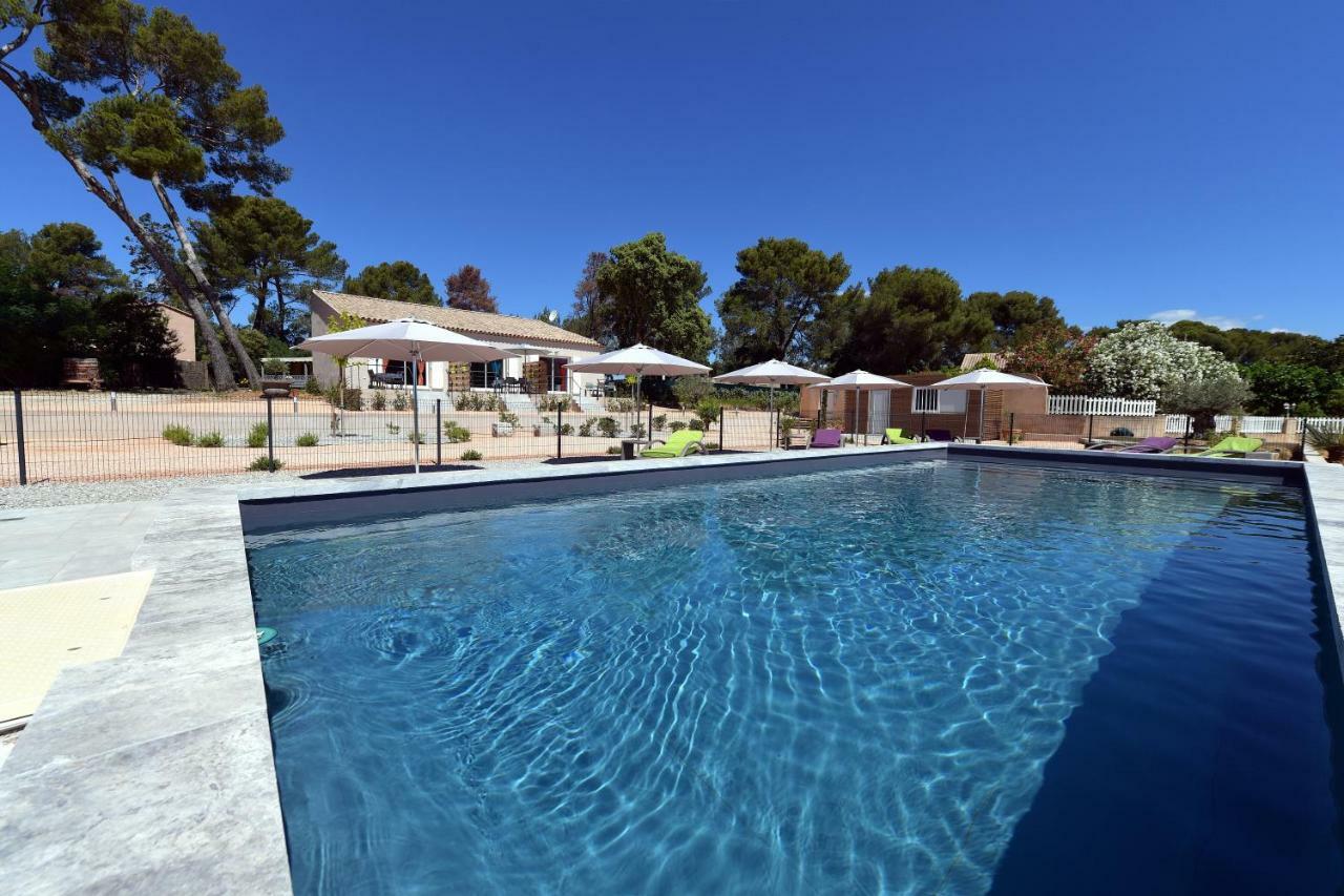 Sous Les Pins Gites Et Chambres D'Hotes 라론드레모레 외부 사진